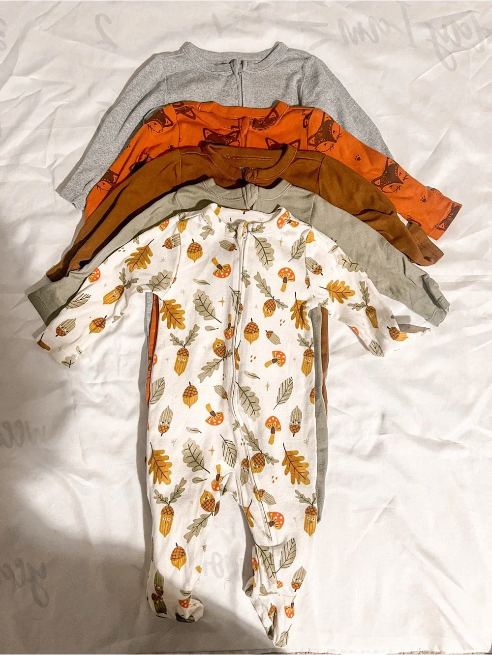 Set of Five Old Navy Baby Neutral and Printed Zip Up Footies Size 3-6 Months